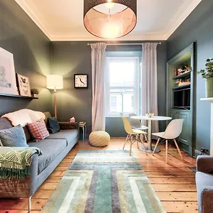 stylishly-presented-city-centre-apartment.edinburghhotelsuk.org/