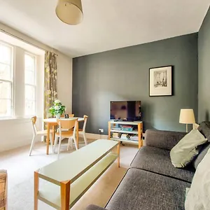 amazing-location-lovely-rose-st-apt-in-new-town.edinburghhotelsuk.org/